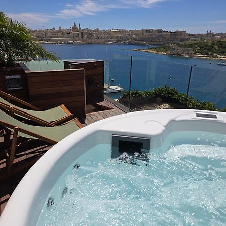 Unique Seafront Triplex Penthouse With Panoramic Bedroom & Rooftop Jacuzzi Overlooking Valletta Слима Экстерьер фото