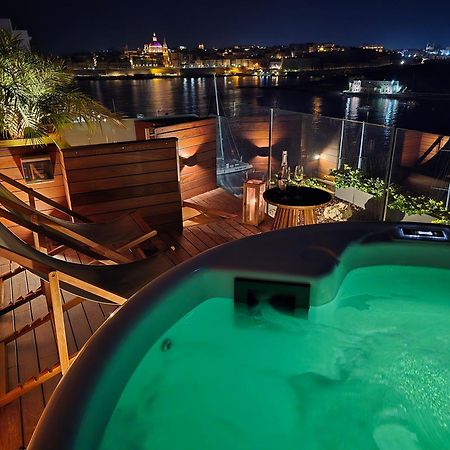 Unique Seafront Triplex Penthouse With Panoramic Bedroom & Rooftop Jacuzzi Overlooking Valletta Слима Экстерьер фото