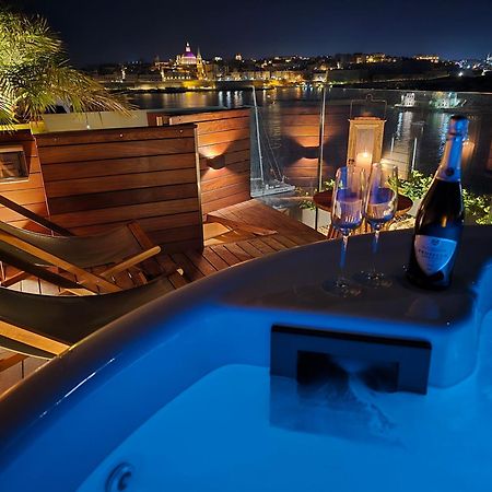Unique Seafront Triplex Penthouse With Panoramic Bedroom & Rooftop Jacuzzi Overlooking Valletta Слима Экстерьер фото