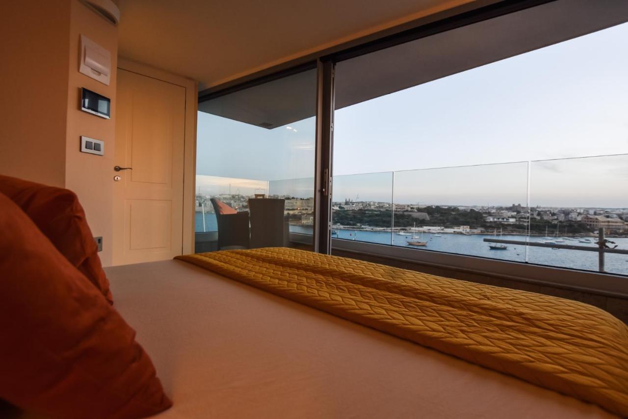 Unique Seafront Triplex Penthouse With Panoramic Bedroom & Rooftop Jacuzzi Overlooking Valletta Слима Экстерьер фото