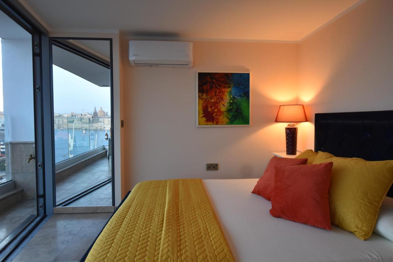 Unique Seafront Triplex Penthouse With Panoramic Bedroom & Rooftop Jacuzzi Overlooking Valletta Слима Экстерьер фото