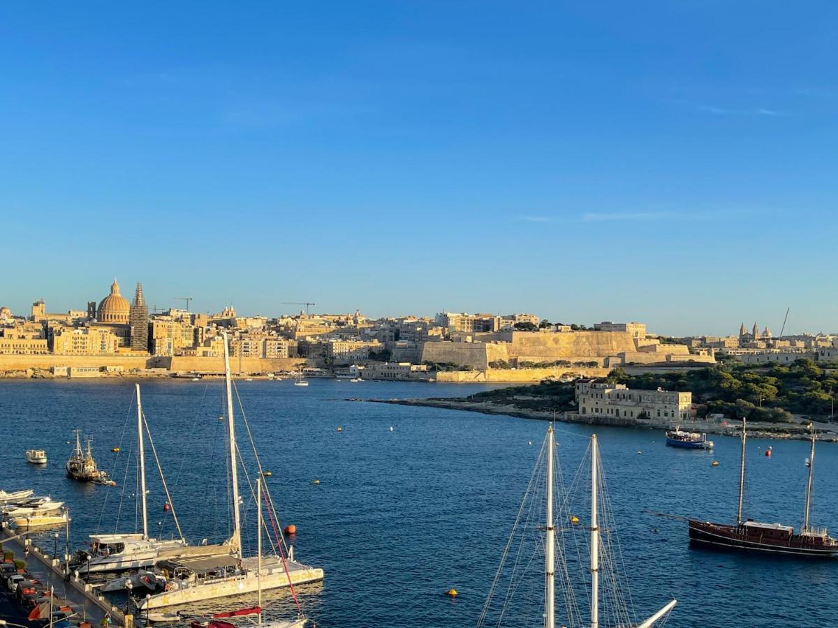 Unique Seafront Triplex Penthouse With Panoramic Bedroom & Rooftop Jacuzzi Overlooking Valletta Слима Экстерьер фото
