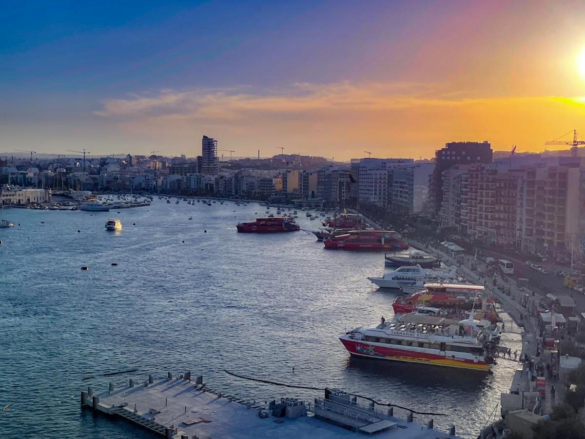 Unique Seafront Triplex Penthouse With Panoramic Bedroom & Rooftop Jacuzzi Overlooking Valletta Слима Экстерьер фото