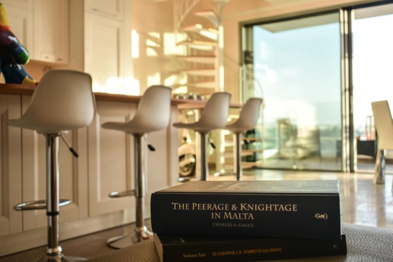 Unique Seafront Triplex Penthouse With Panoramic Bedroom & Rooftop Jacuzzi Overlooking Valletta Слима Экстерьер фото