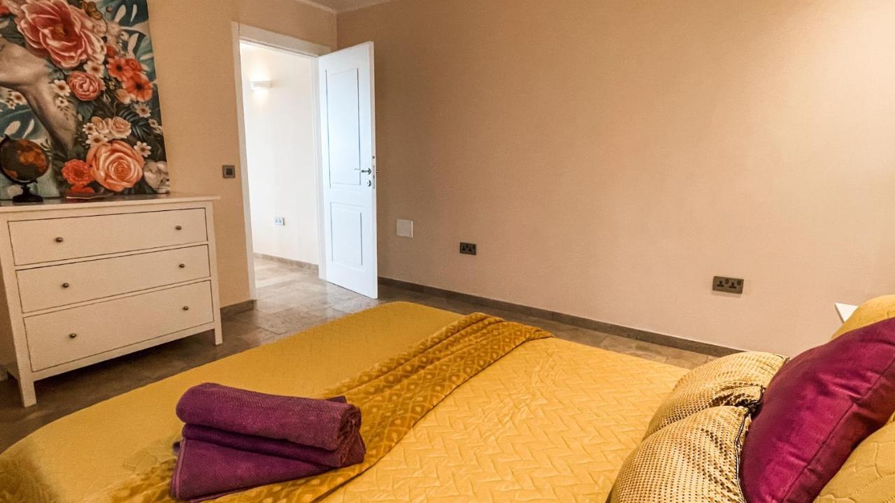 Unique Seafront Triplex Penthouse With Panoramic Bedroom & Rooftop Jacuzzi Overlooking Valletta Слима Экстерьер фото