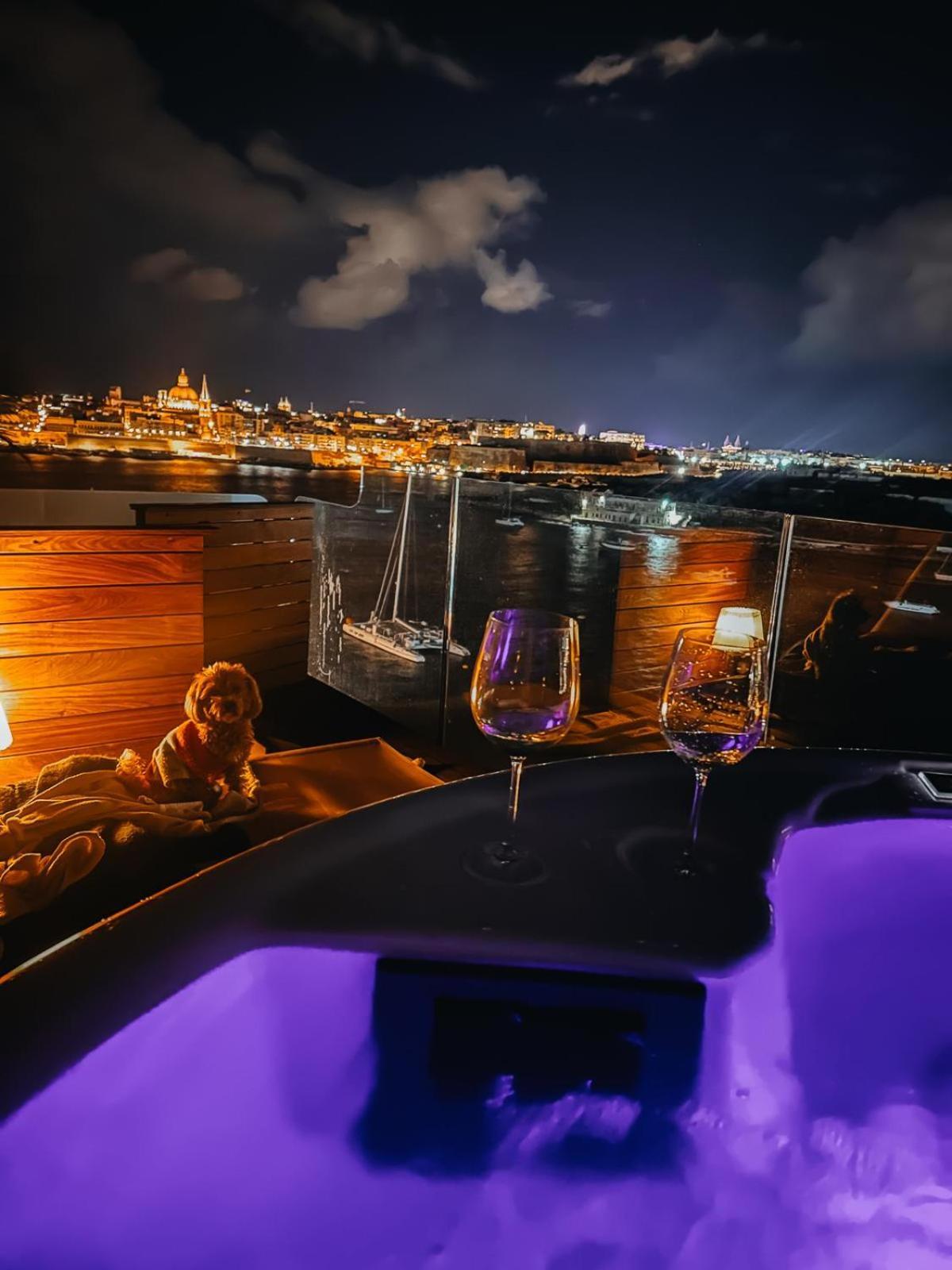 Unique Seafront Triplex Penthouse With Panoramic Bedroom & Rooftop Jacuzzi Overlooking Valletta Слима Экстерьер фото