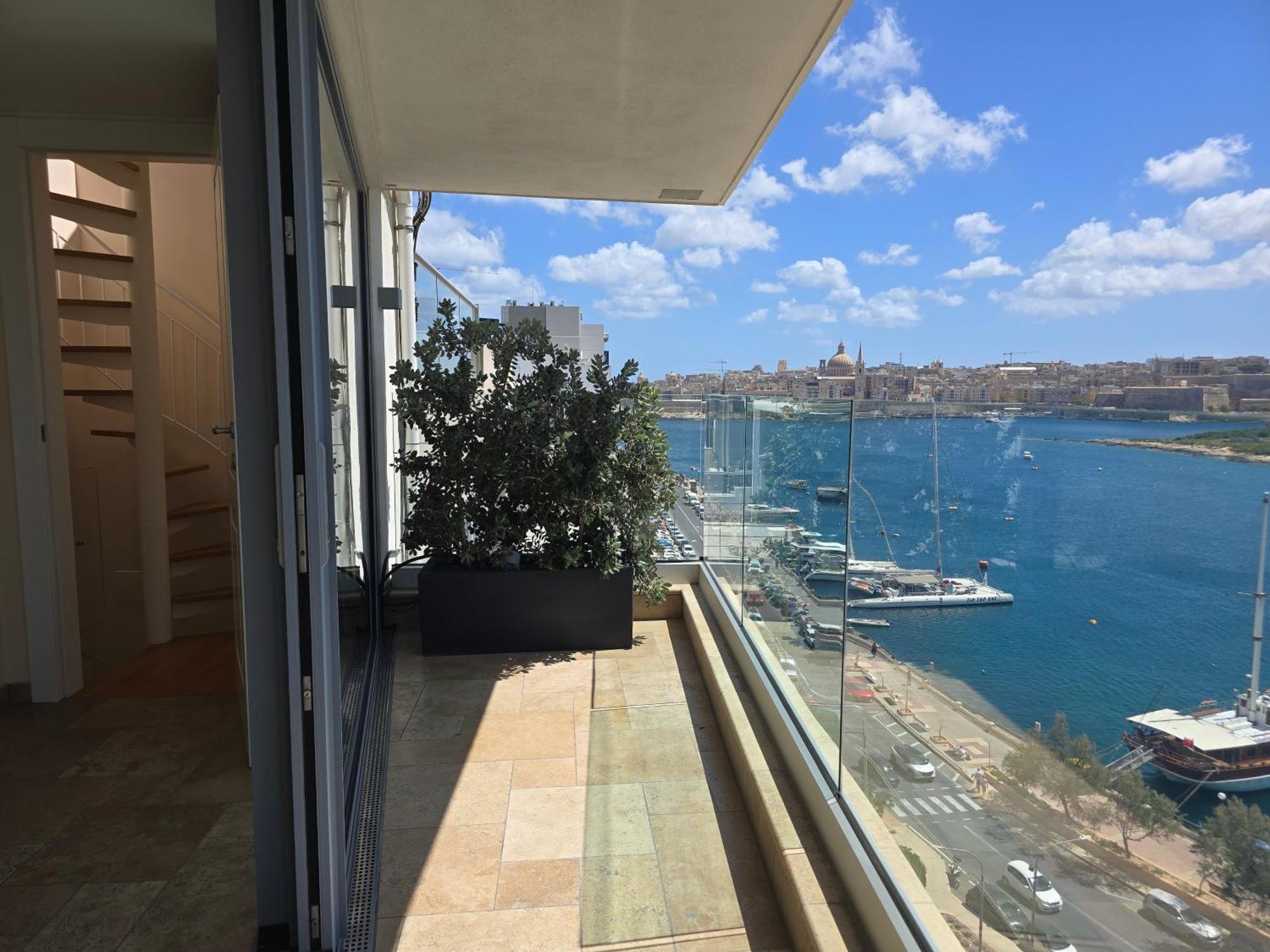 Unique Seafront Triplex Penthouse With Panoramic Bedroom & Rooftop Jacuzzi Overlooking Valletta Слима Экстерьер фото
